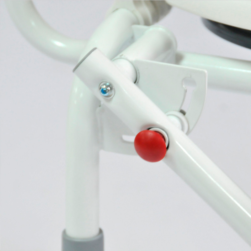 Кресло-стул с санитарным оснащением (с колесами)